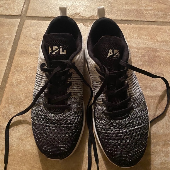 apl trainers womens
